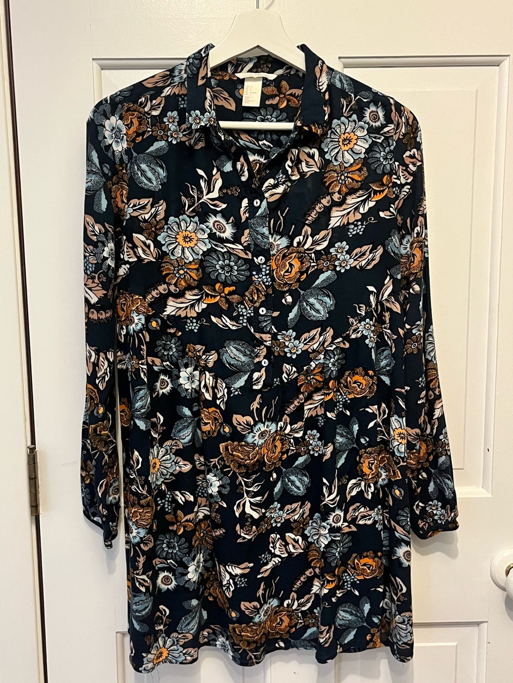 H&M Women's Floral Button-Front Tunic Dress - Navy/Mustard/Cream. Size 4.